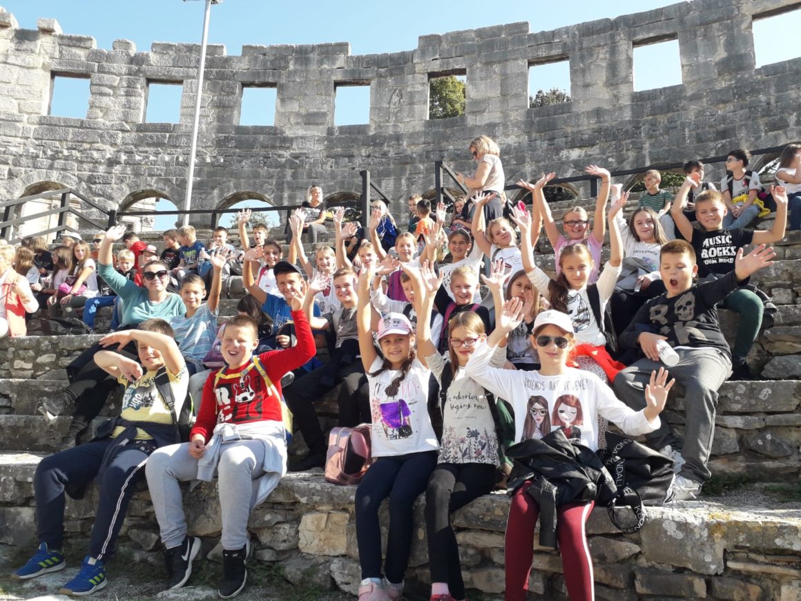 Učenici naše škole otputovali su u DUGU UVALU