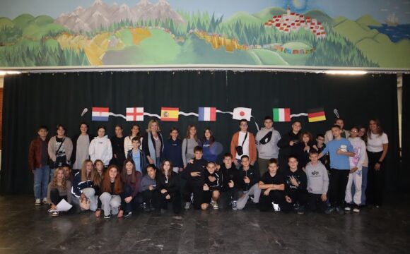 From Neighbours to Friends From Neighbours to Friends