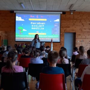 Medijskom kulturom do sretnijeg i bezbrižnijeg djetinjstva Medijskom kulturom do sretnijeg i bezbrižnijeg djetinjstva