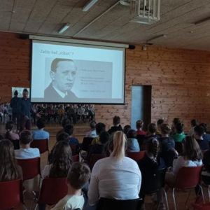 DAROVITI UČENICI U TITUŠU